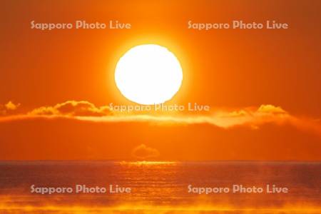 日の出と太平洋とけあらし