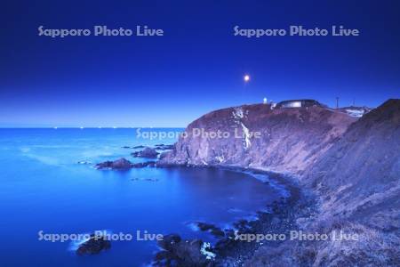 襟裳岬の朝と風の館と月
