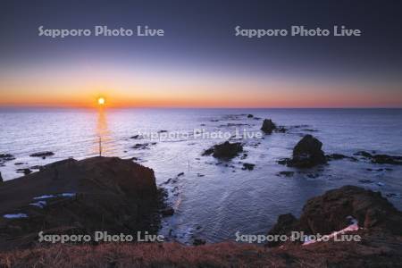襟裳岬の日の出と太平洋