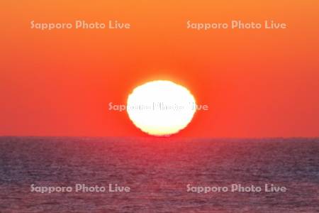 日の出と太平洋とけあらし