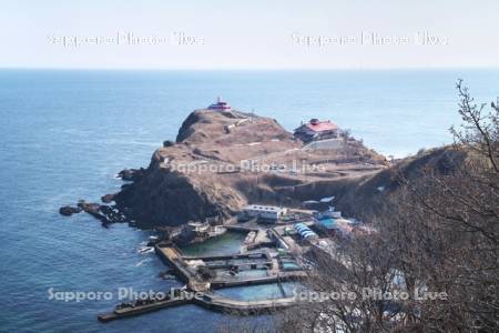 高島岬と日本海と日和山灯台