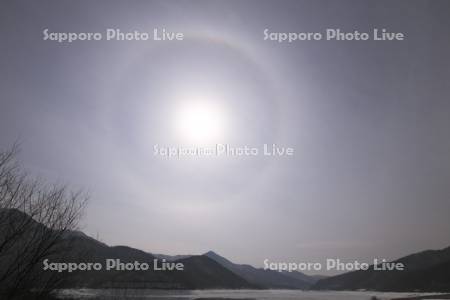 かなやま湖と月暈