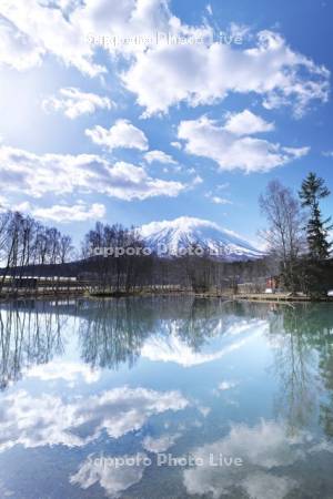 羊蹄山と羊蹄姿見池