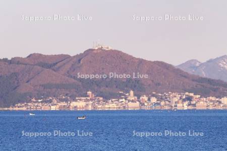 函館山と函館市街地と津軽海峡の朝