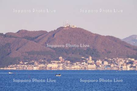 函館山と函館市街地と津軽海峡の朝
