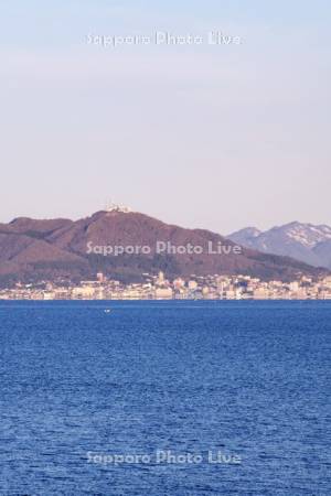 函館山と函館市街地と津軽海峡の朝