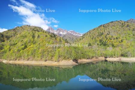 さっぽろ湖と定山渓天狗岳