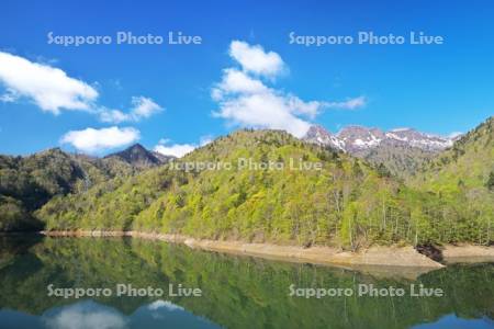 さっぽろ湖と定山渓天狗岳