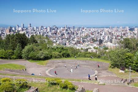 旭山記念公園と札幌市街地