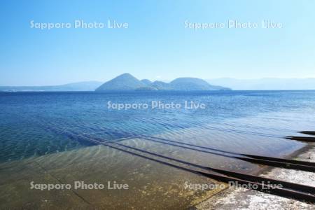 洞爺湖と湖底線路と中島