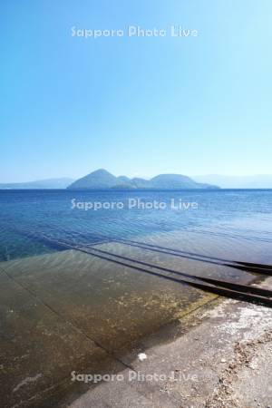 洞爺湖と湖底線路と中島