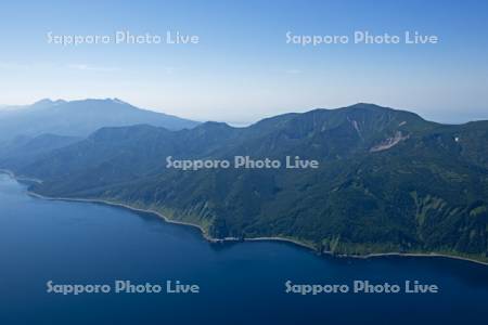 知床岬から知床岳