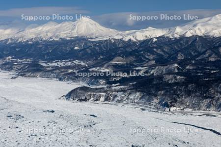 オシンコシンの滝から知床連山