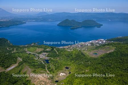 有珠山西山火口から洞爺湖