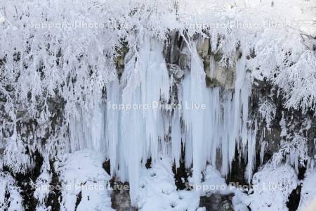 白ひげの滝氷結