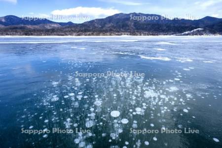 糠平湖のアイスバブル