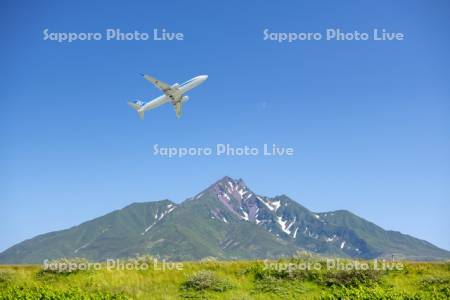 飛行機と利尻山