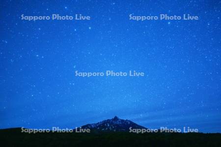 星空のオタトマリ沼と利尻山