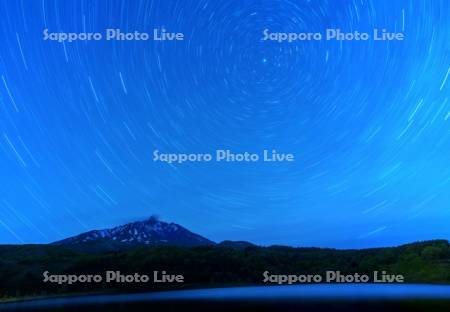 星空のオタトマリ沼と利尻山