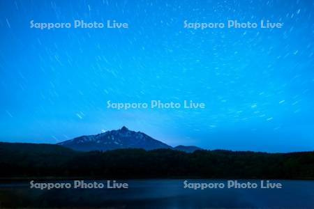 利尻山と星空