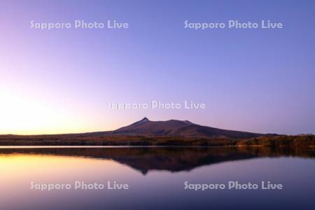 大沼と駒ヶ岳夕景