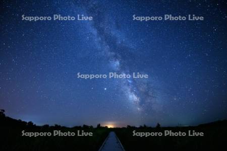 サロベツ原野と天の川