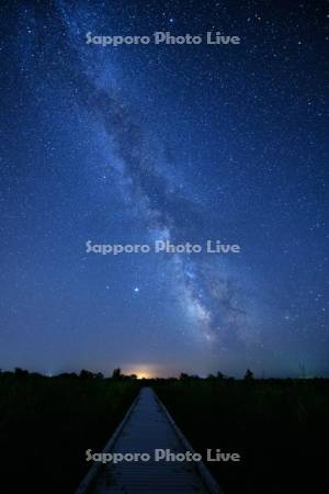 サロベツ原野と天の川