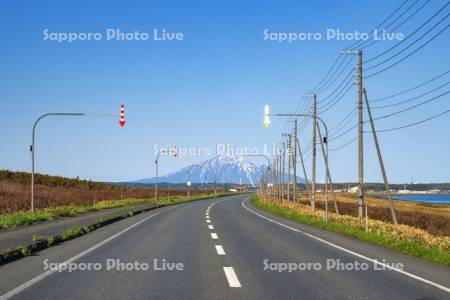 国道238号線と利尻富士