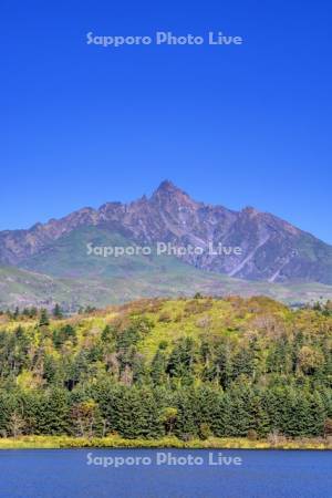 オタトマリ沼と利尻山