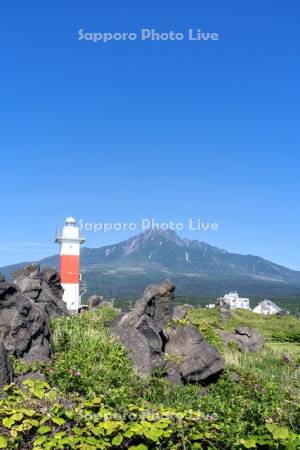 沓形岬公園灯台と利尻山