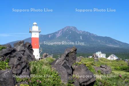 沓形岬公園灯台と利尻山