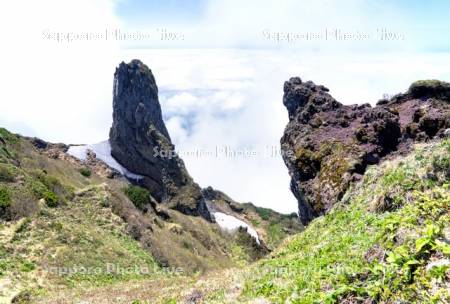 利尻山ローソク岩と雲海