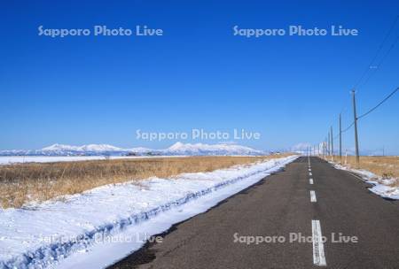 道路と知床連山