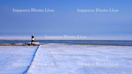 能取岬灯台と流氷