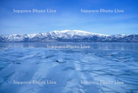 屈斜路湖の板氷