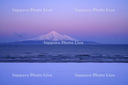 朝焼けの利尻島