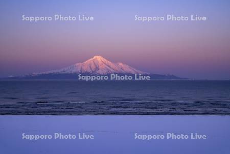 朝焼けの利尻島