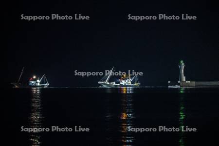ホタテ漁船出港