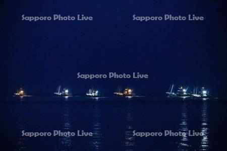 ホタテ漁船出港