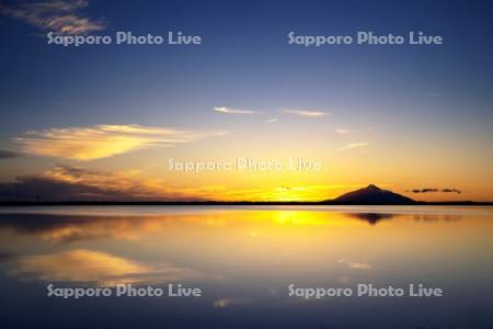 パンケ沼と利尻山夕景