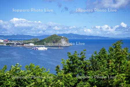 フェリーとペシ岬