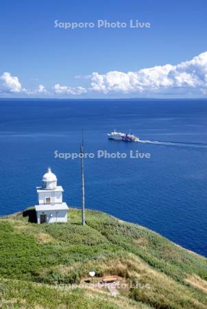 ペシ岬灯台と恋する灯台とフェリー