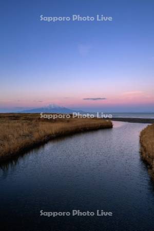 勇知川と利尻島
