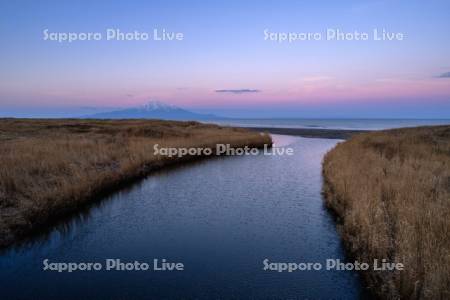 勇知川と利尻島