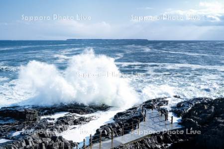 花咲岬よりユルリ島・モユルリ島