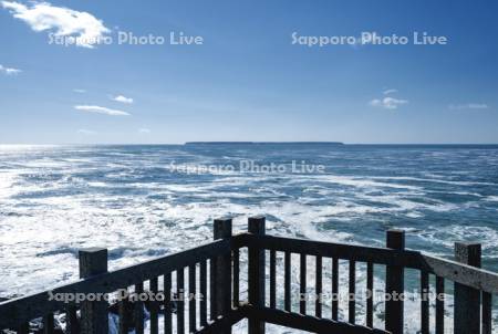 花咲岬よりユルリ島・モユルリ島