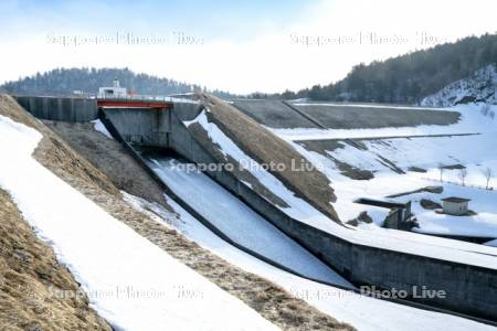 雪解けの北辰ダム