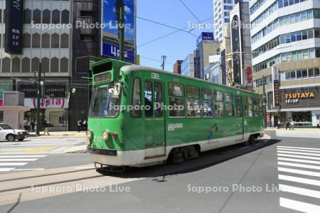 スクランブル交差点の札幌市電　2016年（H28）