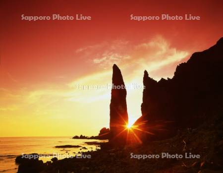 地蔵岩と夕日