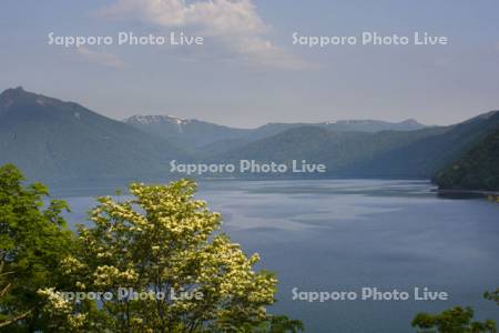 支笏湖と恵庭岳